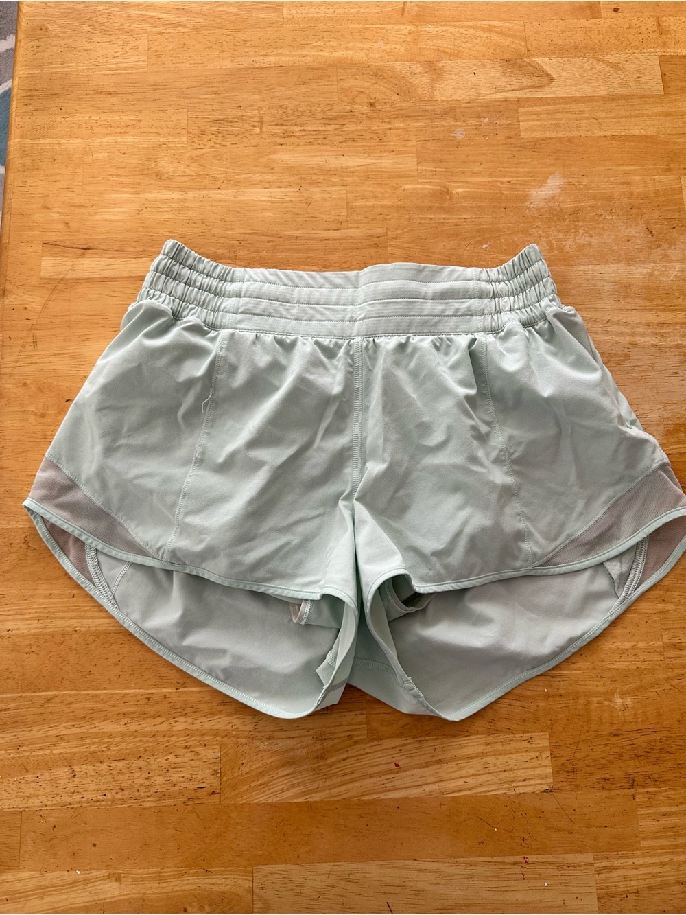 Lululemon hotty hot shorts size 6